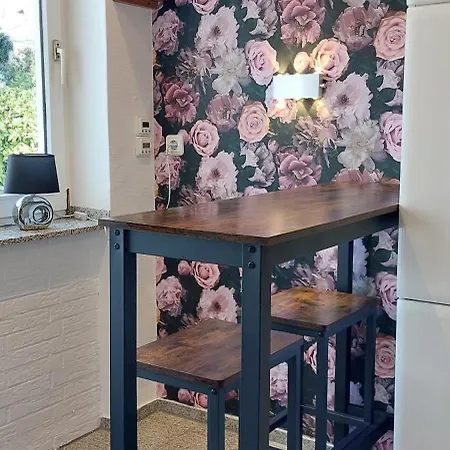 Helle Ferienwohnung Mit Garten Und Terrasse, Direkt Am Waldrand Gelegen * Herzogenrath