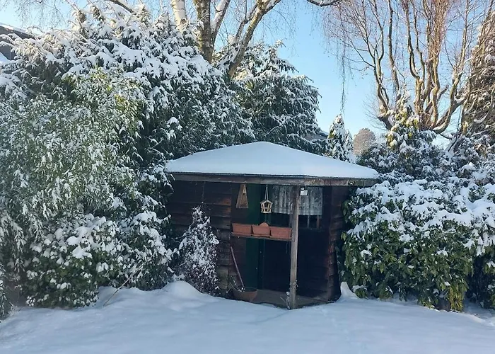 Helle Mit Garten Und Terrasse, Direkt Am Waldrand Gelegen Lejlighed *
